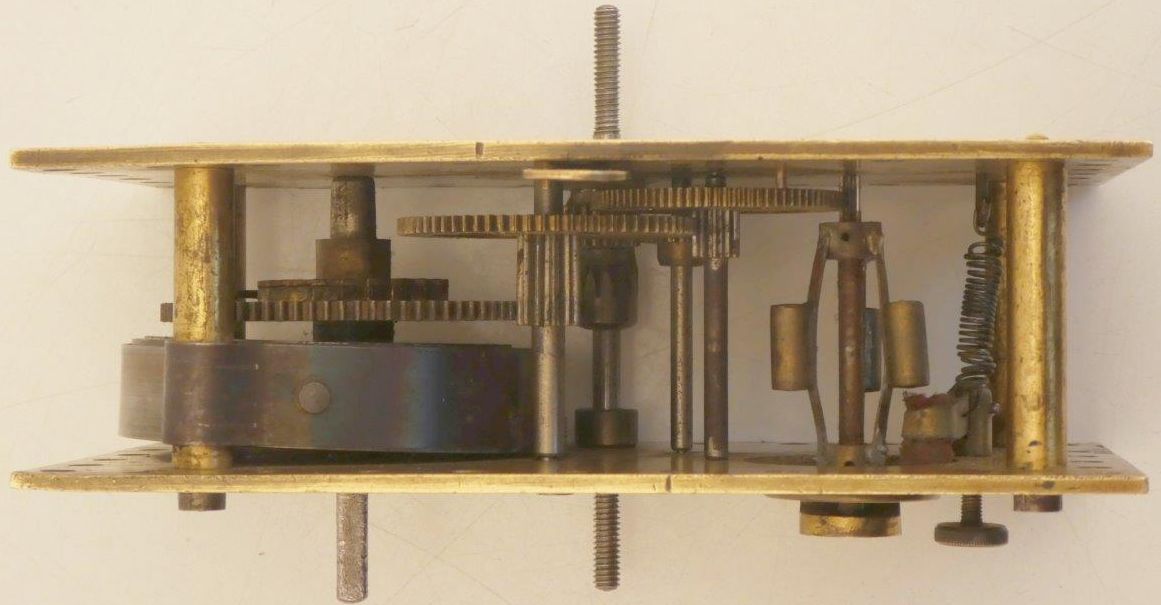 Federmotor in Messingausfhrung von 1920, Getriebe von oben
