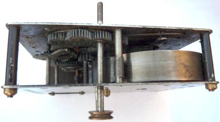 Prototyp des großen Federmotors, von unten gesehen, etwa 1925